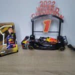 Formule 1 modelautohouder (max verstappen jumbo auto 1:24 2022 versie)